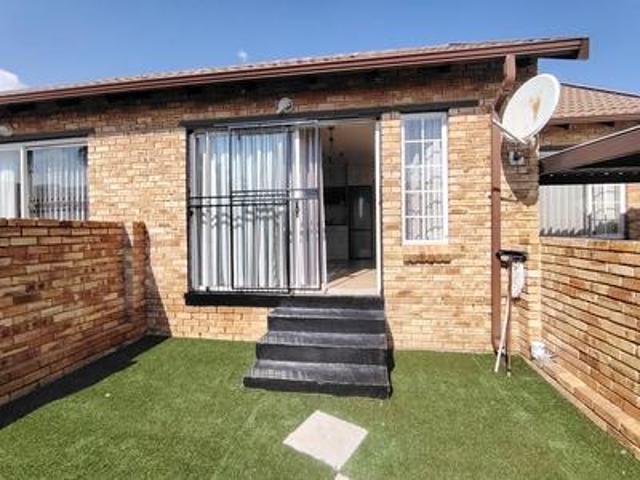 Townhouse for rent in Olievenhoutbos, Gauteng