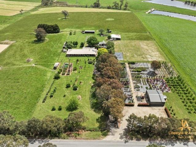 Cottage for sale in Drouin West