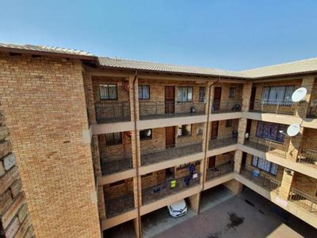 Apartment for sale in Mohlakeng, Gauteng