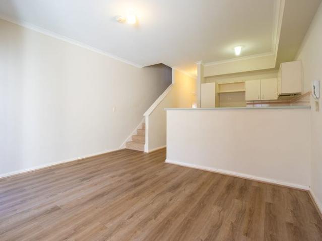 Townhouse for rent in Cockburn, Western Australia