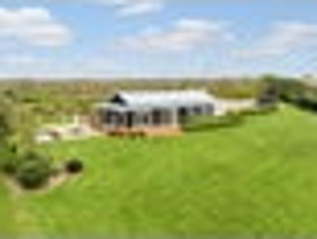 House for sale in Awhitu