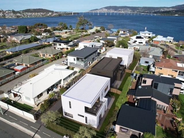 Townhouse for sale in Lindisfarne, Tasmania