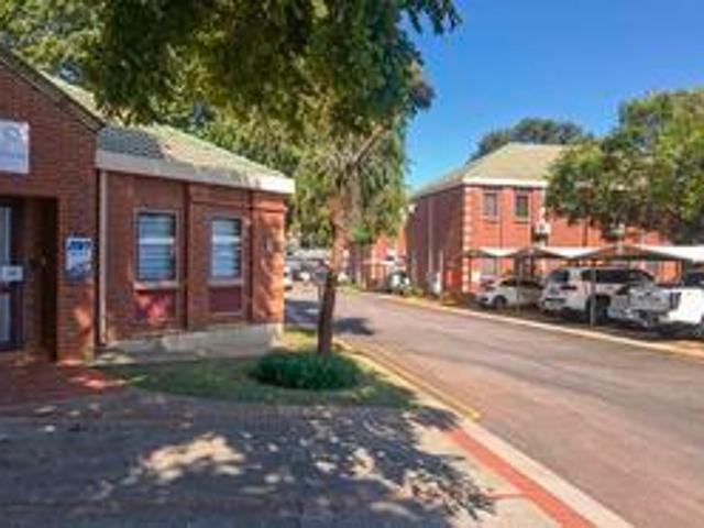 Commercial for rent in Die Hoewes, Centurion