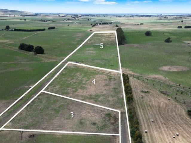 Cottage for sale in Coragulac, Victoria