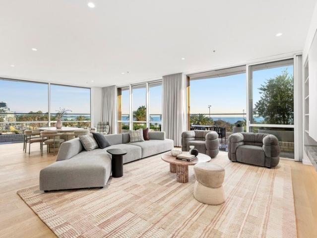 Apartment for sale in Beacon Cove, Melbourne