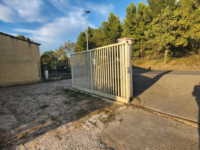 Local Commercial location à Avignon, Morières-lès-avignon