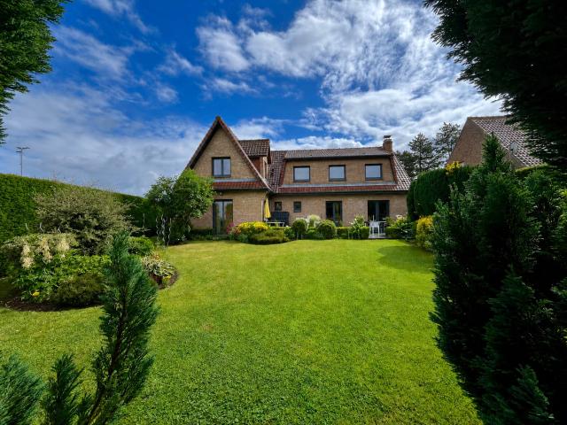 Maison vente à Dunkerque, Esquelbecq
