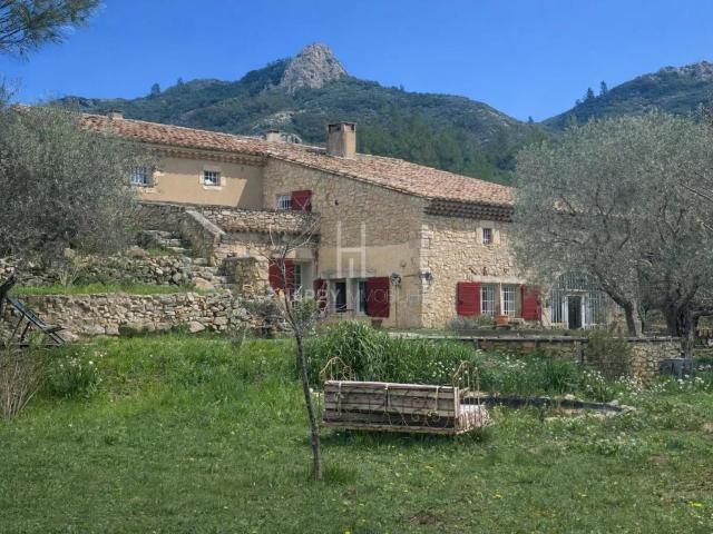 Ferme vente à Arles, Eygalières