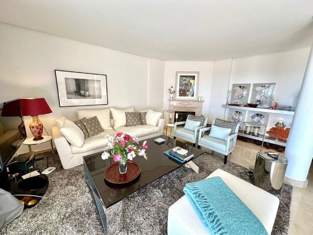 Ático en venta en Nueva Andalucía, Costa del Sol Occidental