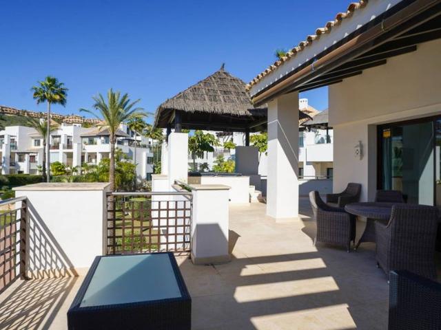 Ático en alquiler en La Alquería-El Paraíso, Costa del Sol Occidental