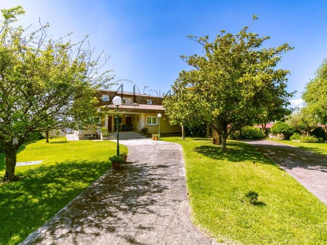 Chalet en venta en Castrelos, Vigo