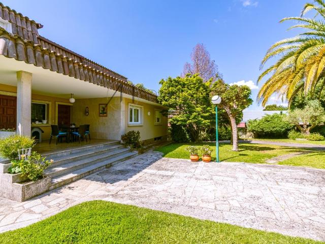 Chalet en venta en Castrelos, Vigo