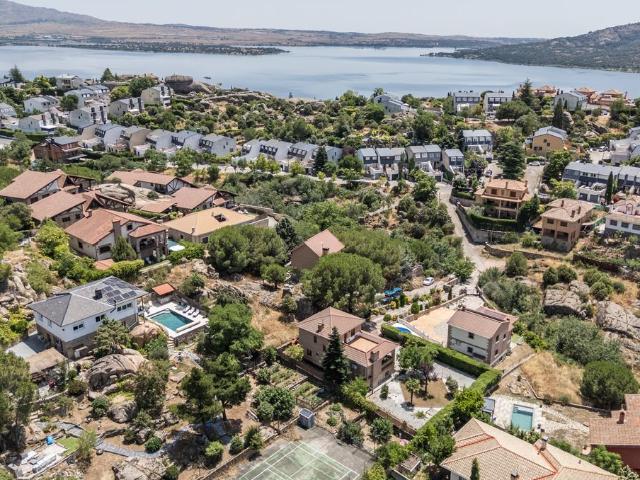 Villa en venta en Manzanares El Real