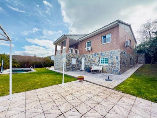 Chalet en venta en Villa Del Prado, Madrid