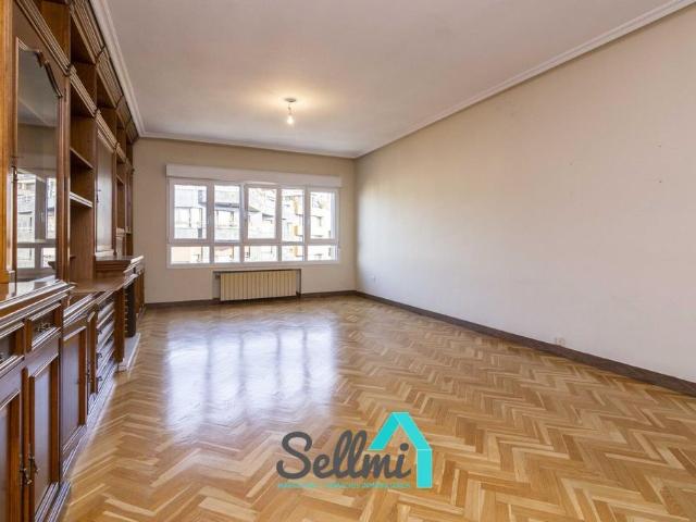 Piso en venta en Llamaquique, Oviedo