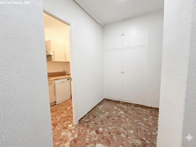 Piso en alquiler en Los Remedios, Sevilla