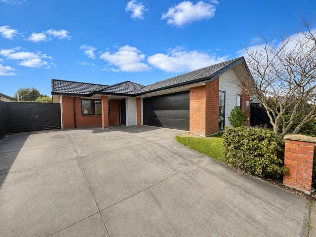 House for rent in Chaslands, Canterbury