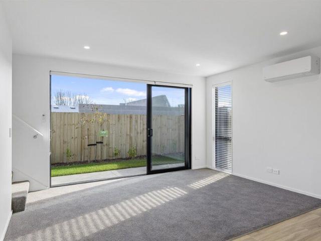 Townhouse for rent in Addington, Canterbury