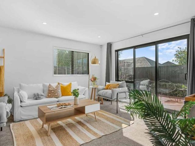 Townhouse for rent in Heathcote, Canterbury