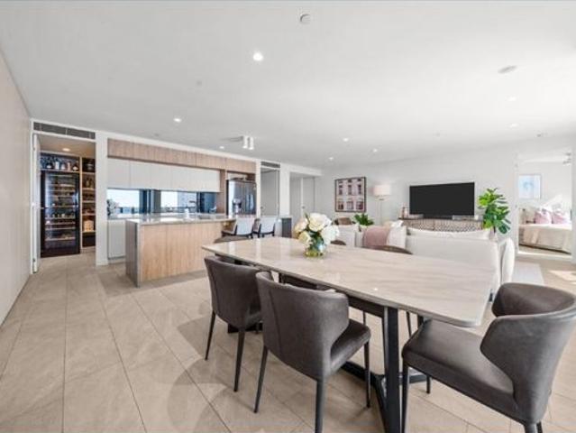 Apartment for rent in Broadbeach, Gold Coast City