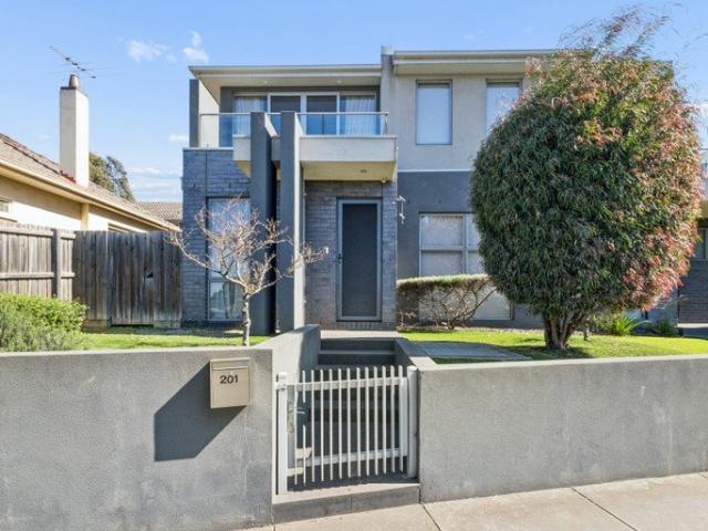 Townhouse for sale in Camerons Creek, Victoria