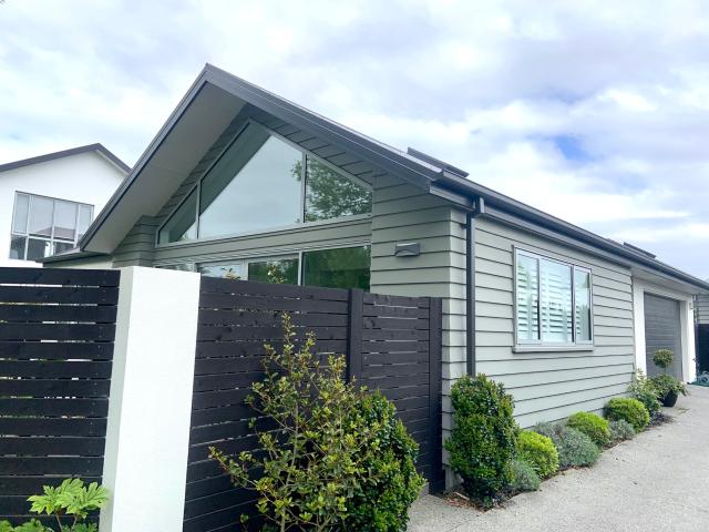 Townhouse for rent in Chaslands, Canterbury