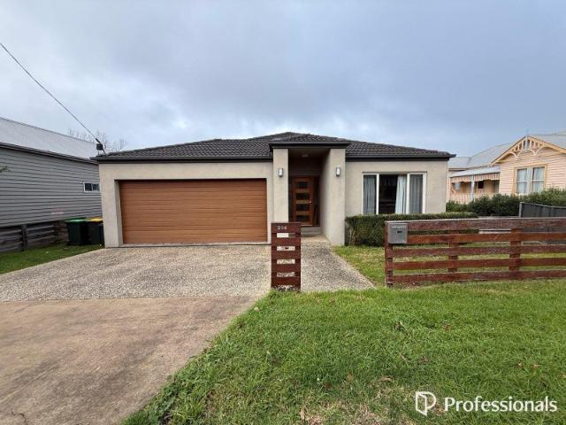 House for rent in Hamilton, Victoria