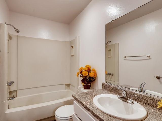 Apartment for rent in Canoga Park, California