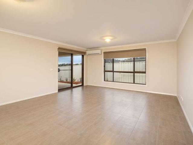 Townhouse for rent in Centaur Park, Albury