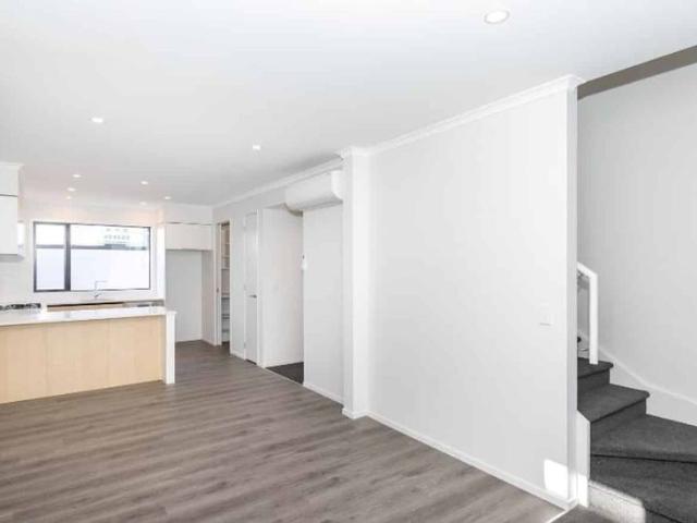 Townhouse for rent in Hamilton North, Hamilton City