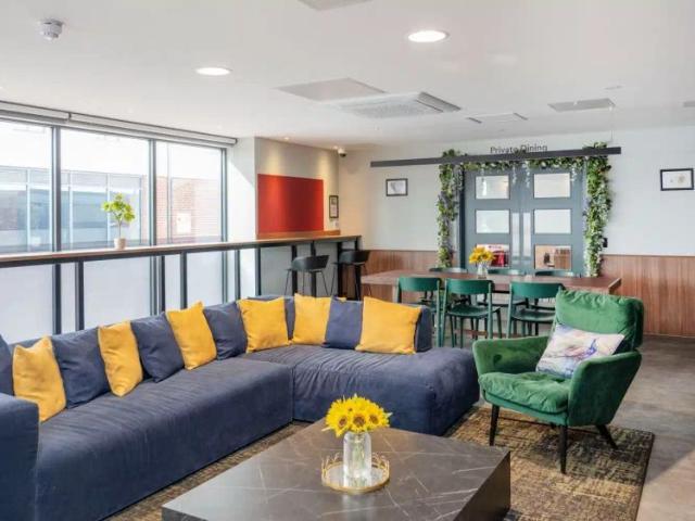 Studio for rent in Row Town, Surrey