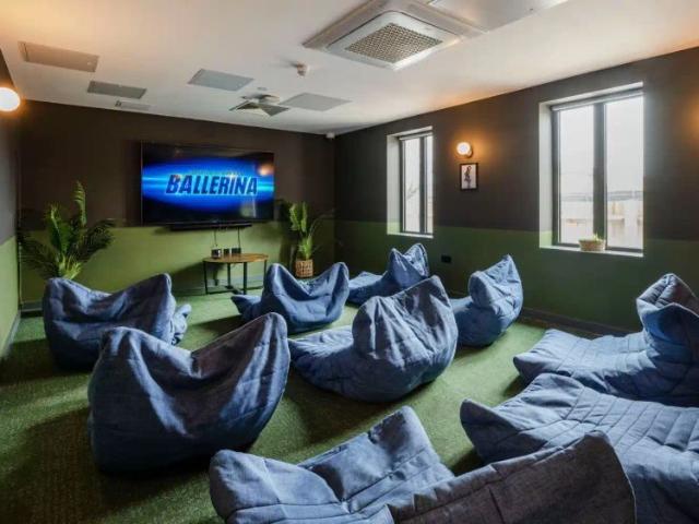 Studio for rent in Row Town, Surrey