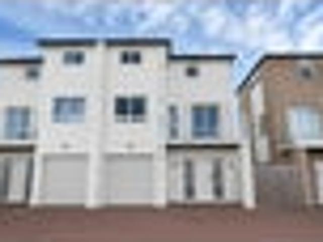 Townhouse for sale in Howick, Oroua County