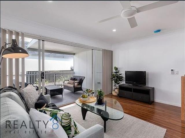 Townhouse for rent in Cannon Hill, Greater Brisbane