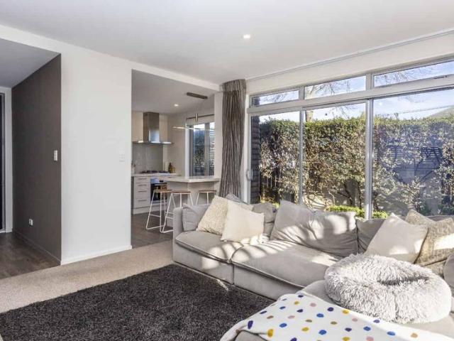 Townhouse for rent in Heathcote, Canterbury
