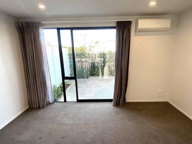 Townhouse for rent in Heathcote, Canterbury