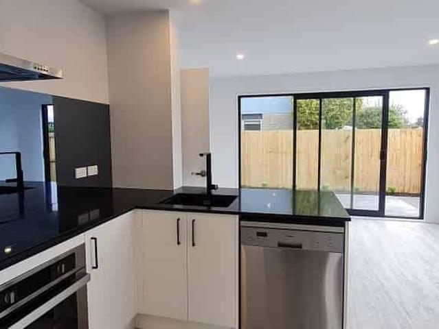 Townhouse for rent in Heathcote, Canterbury