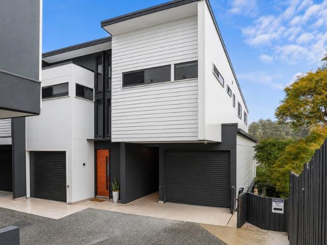 Townhouse for rent in Toombul, Queensland