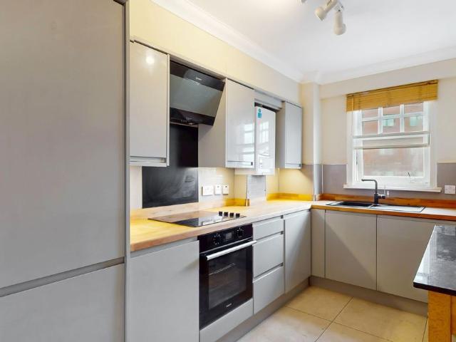 House for rent in Mapesbury, Greater London