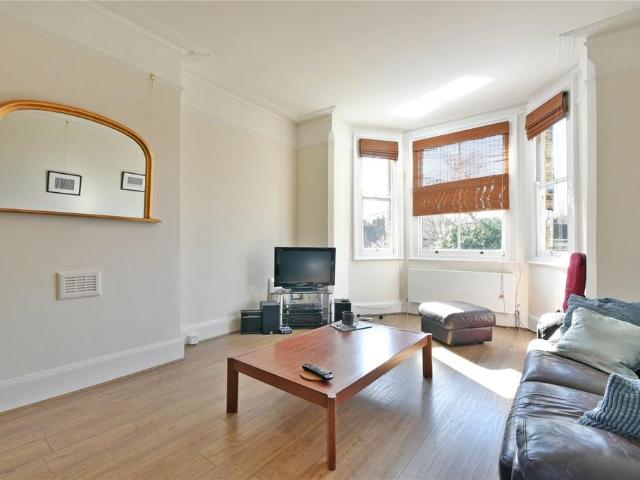 Apartment for rent in Mapesbury, Greater London