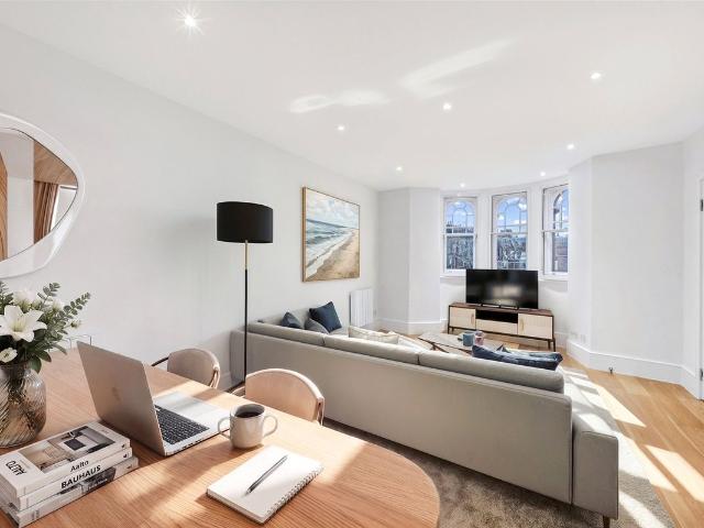 Apartment for rent in Brompton, Greater London