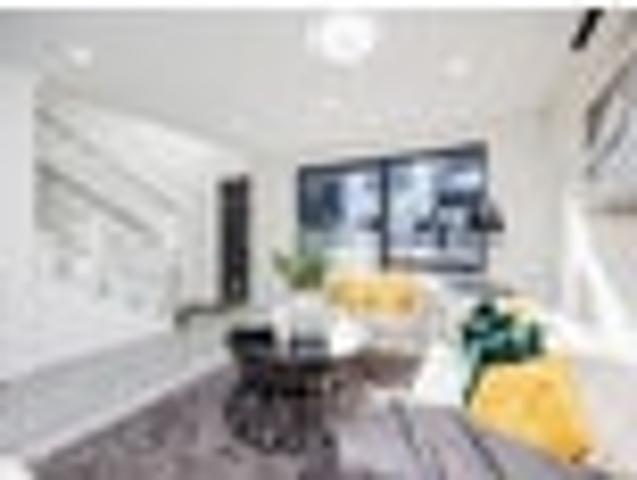 Townhouse for sale in Oratia