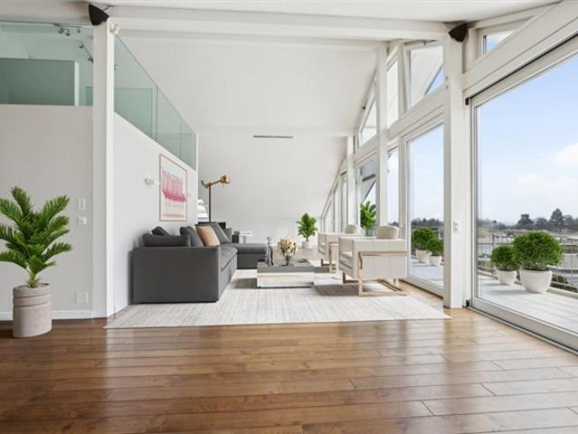 Attikawohnung kaufen in Coppet, Waadt