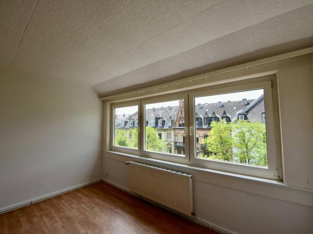 Dachgeschosswohnung mieten in Wiesbaden, Hessen