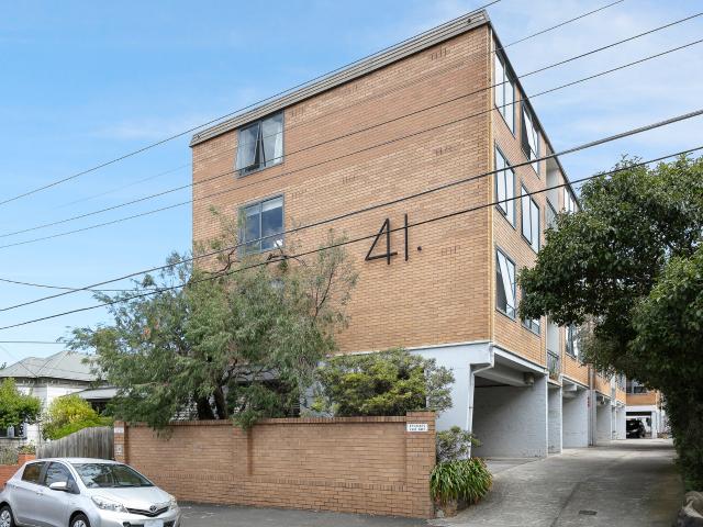 Apartment for rent in Clifton Hill