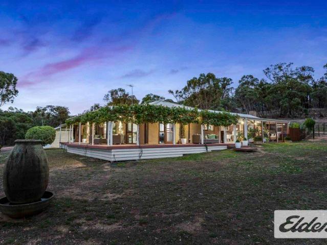 House for sale in Victoria
