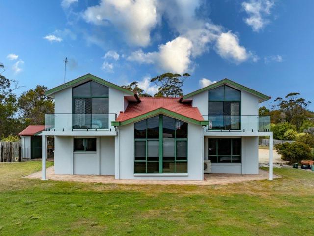 House for sale in Binalong Bay, Break O'Day