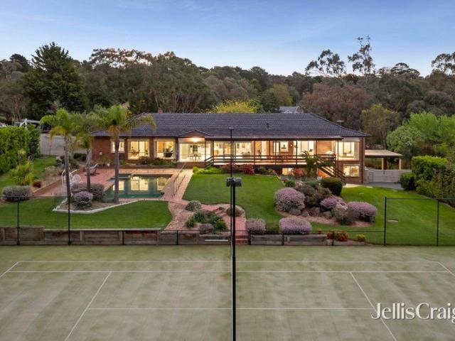 House for sale in Park Orchards, Melbourne