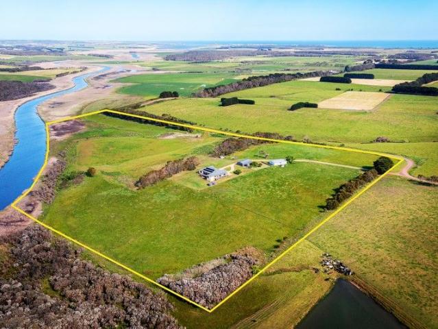 Cottage for sale in Nirranda South, Victoria