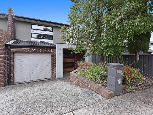 Townhouse for rent in Gowanbrae, Melbourne